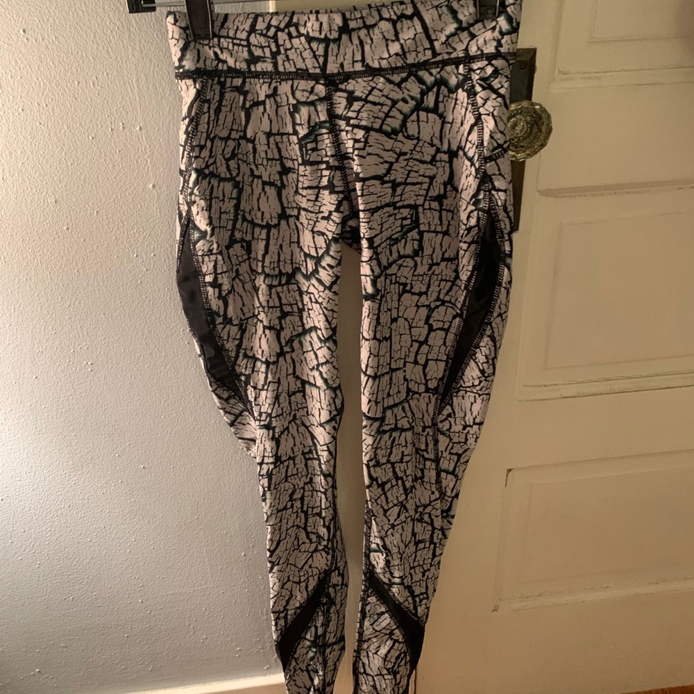 Athletic leggings